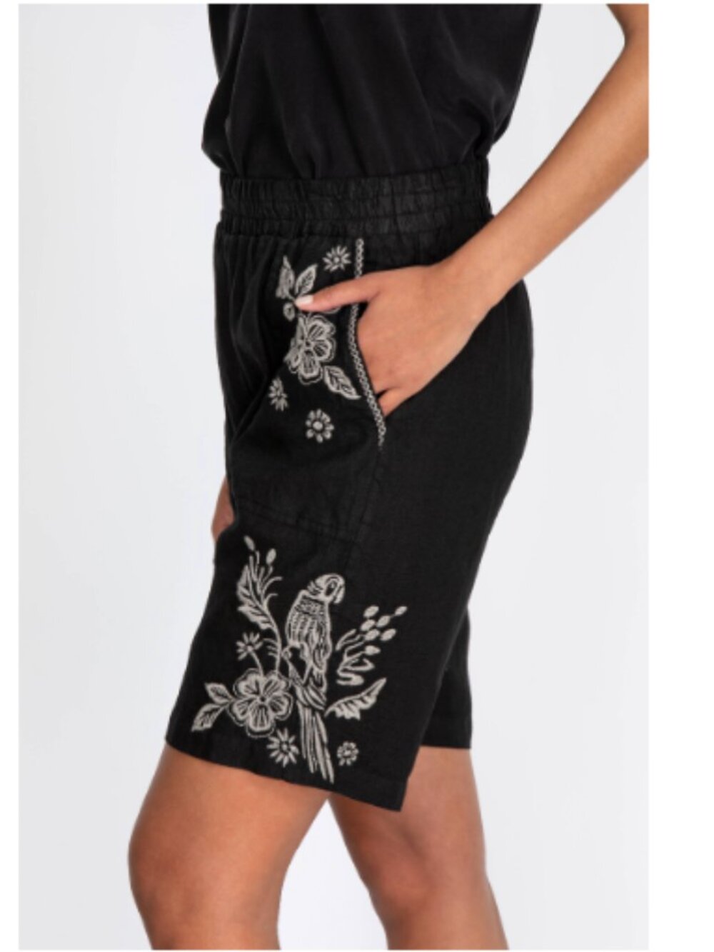 Johnny Was JW Los Angeles Embroidered Linen Shorts